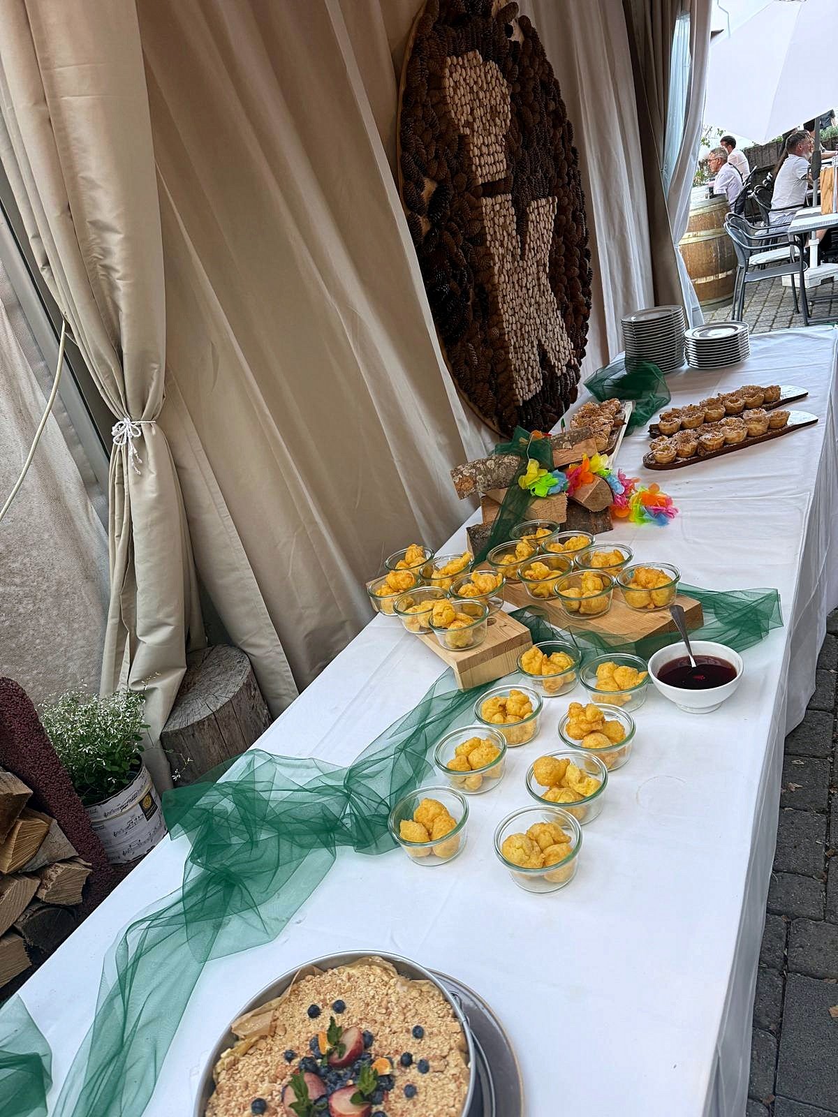 Portugiesische Häppchen am Apéro-Buffet des Lehrlings-Sommeranlasses